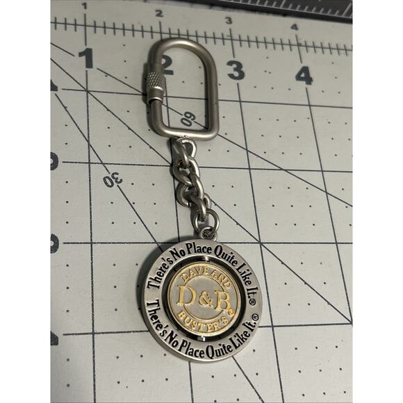 Dave & Busters Metal Spinner Advertising Keychain Key Ring - Picture 1 of 3